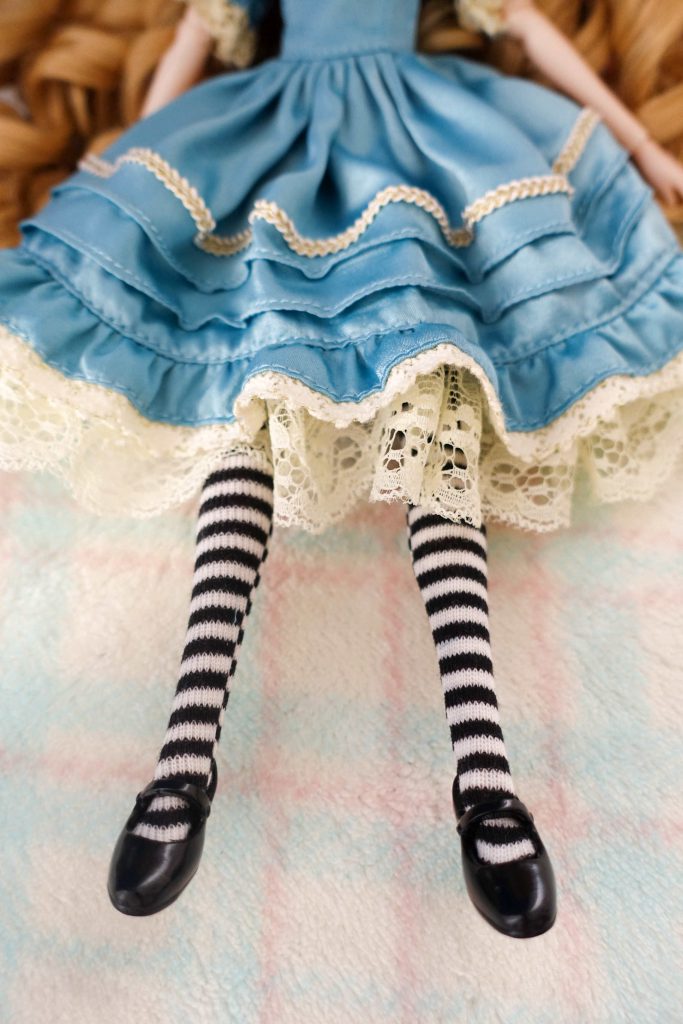 Classical Alice's tights and shoes.