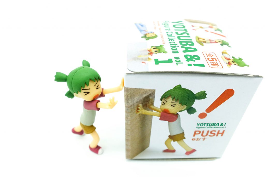 Yotsuba pushing her box