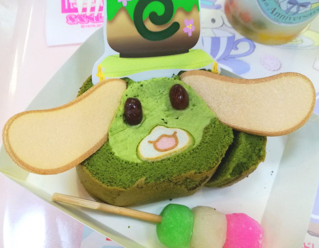 The weirdest looking matcha roll cake ever!