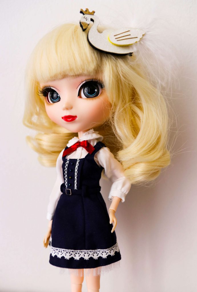 Charlotte in an Azone dress.