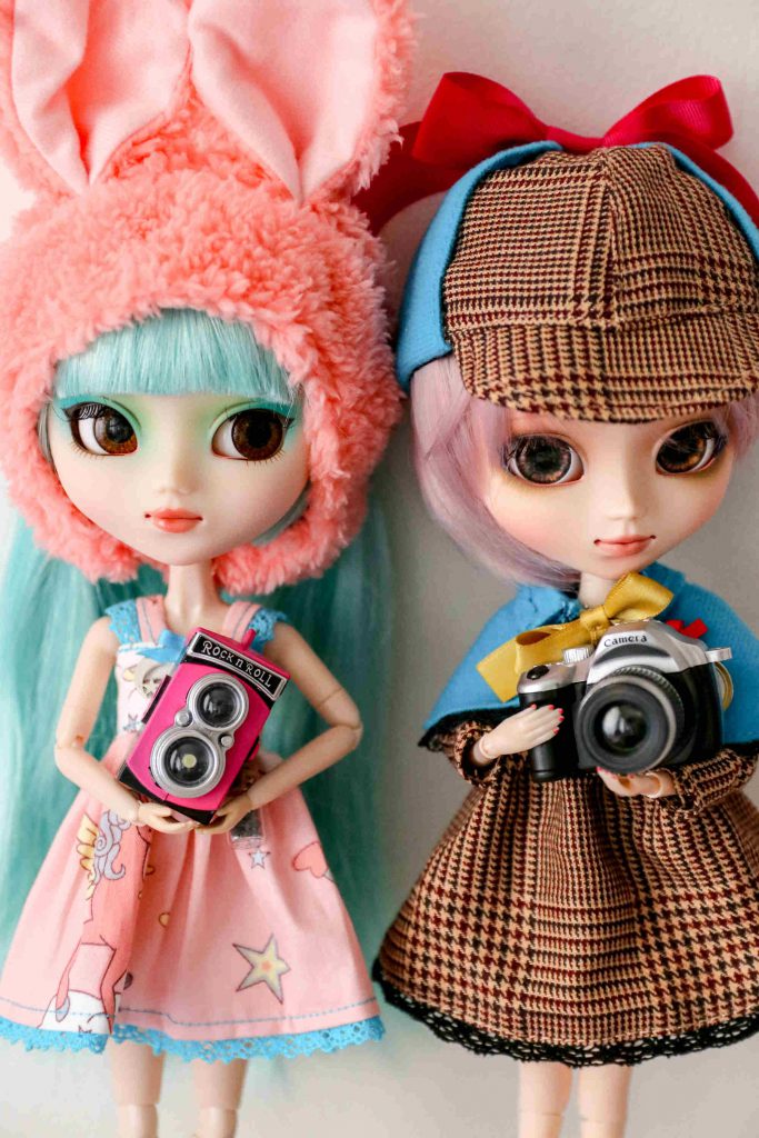 Pullip Saya and Lu with cameras.