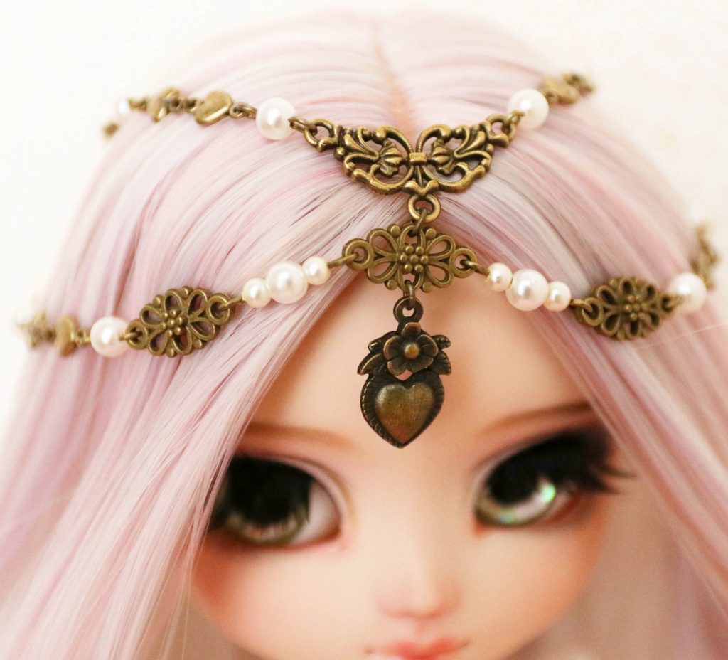 Sencha's head jewellery