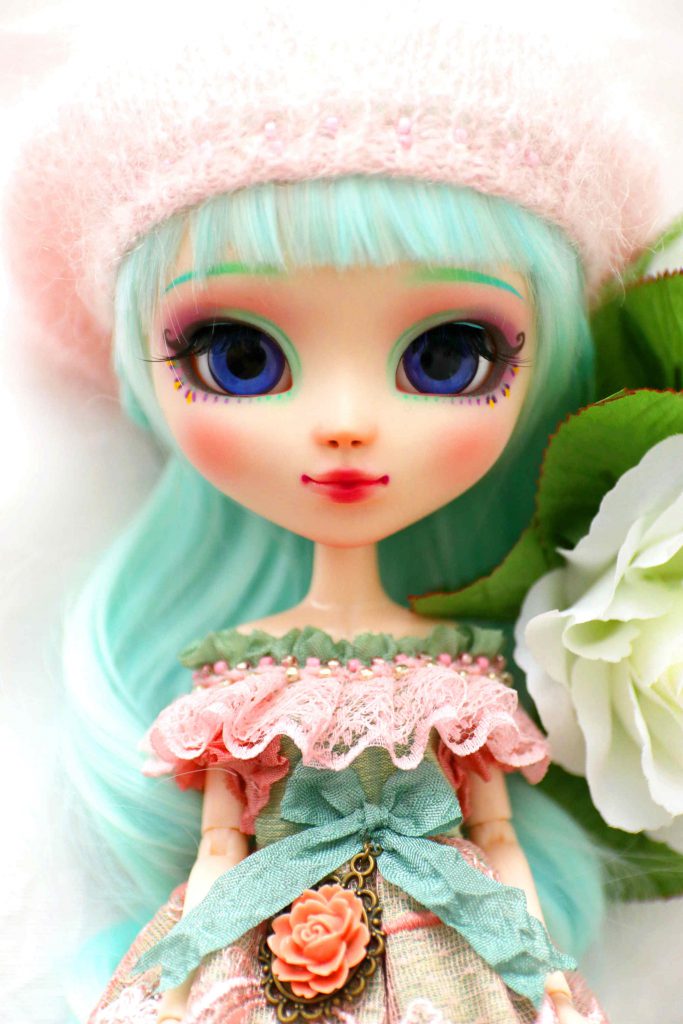 Minnie is so pretty in mint and pink!